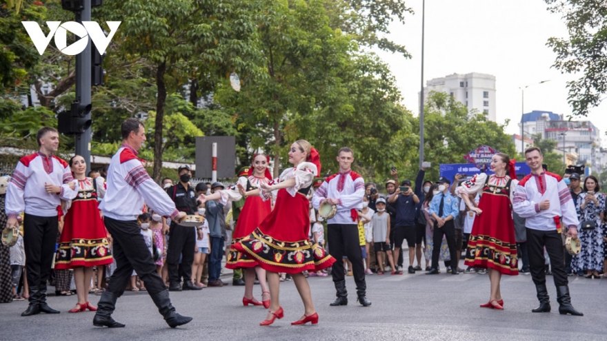 Street festival excites crowds at Hue Festival 2022